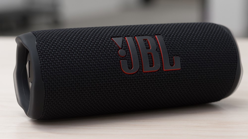 JBL FLIP 6 - thiết kế kháng nước, trọng lượng nhẹ