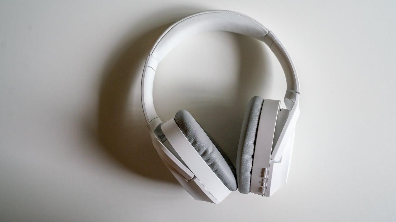 Razer Opus X-Active Noise Cancellation (bản màu trắng (Mercury)) trang bị chống ồn chủ động ANC