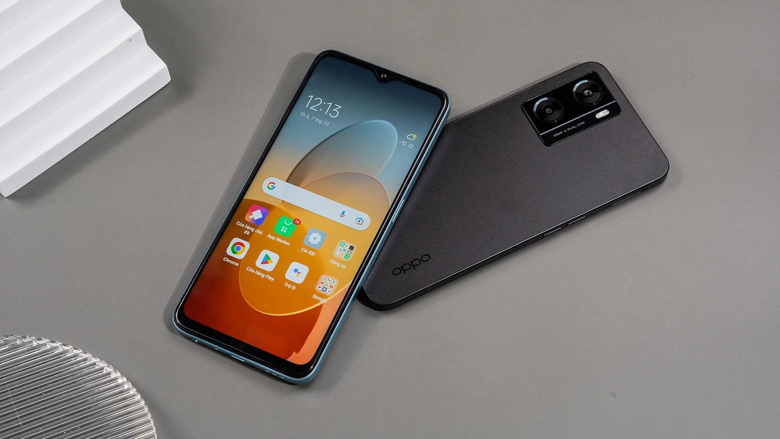 Điện thoại OPPO 77s. Điện thoại OPPO 77s.
