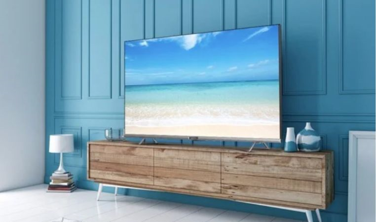 TV Coocaa 32R5S - Màn hình tràn viền nhưng cứng cáp và ổn định