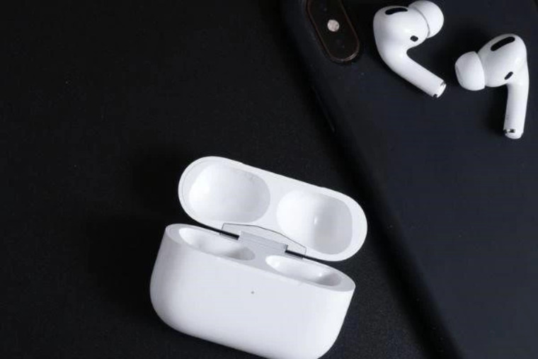 Airpods Pro 2 hỗ trợ kết nối Bluetooth 5.3 và kháng nước IPX4