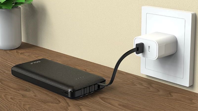 Golf 10.000mAh-L106 trang bị sẵn 4 cáp sạc