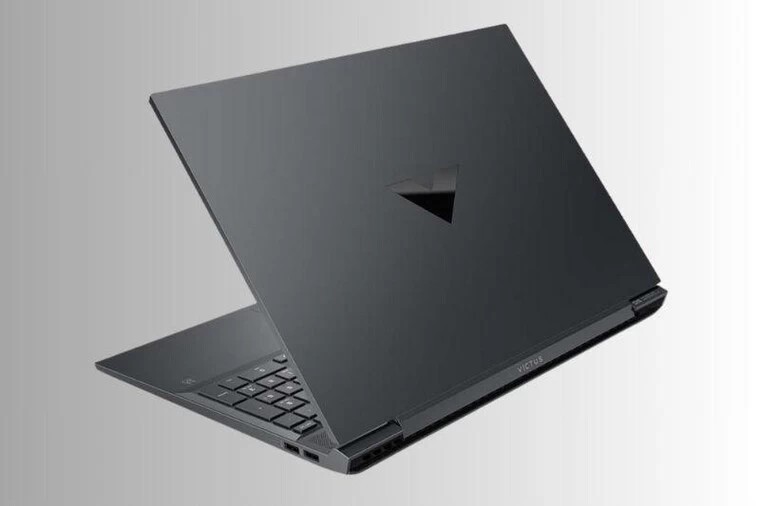 Laptop Gaming HP Victus 15-fa1155TX (952R1PA) Dày 2.35 cm, nặng 2.2kg, logo chữ V sáng bóng.