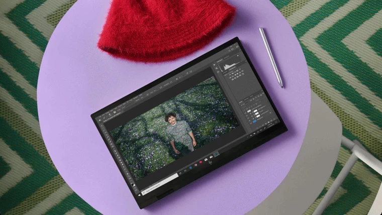 Laptop HP ENVY x360 13-bf0090TU (76B13PA) 13.3inch, tấm nền OLED, phân giải 2.8K, sáng 400 nits, tần số 60Hz.