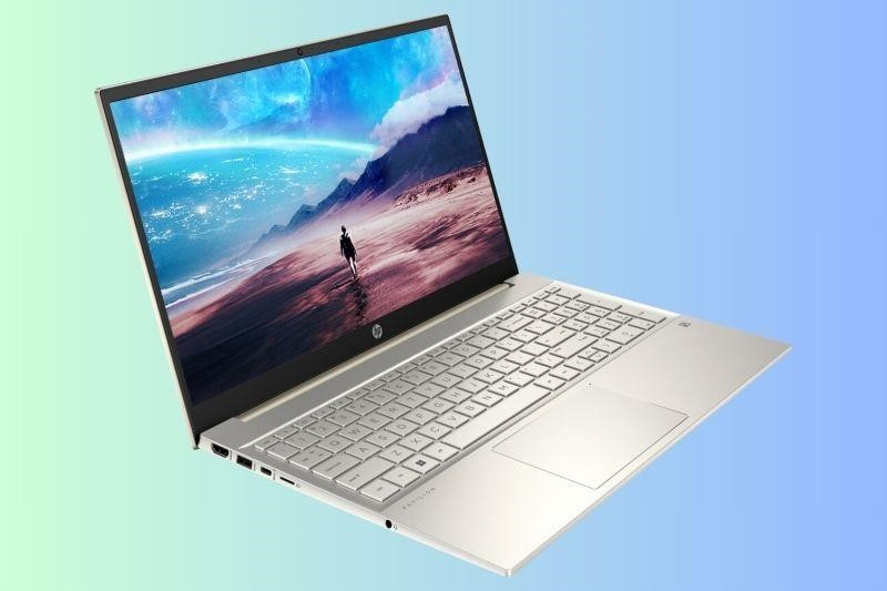 Intel i5-1240P, 16GB RAM, 512GB SSD.