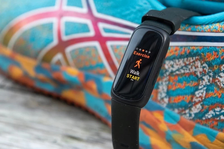 Fitbit Inspire 3 trang bị màn hình AMOLED