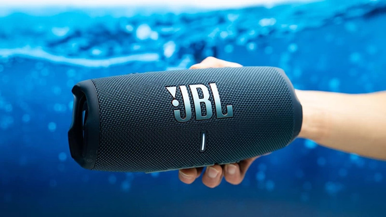 JBL Charge 5 trọng lượng nhẹ dưới 1kg