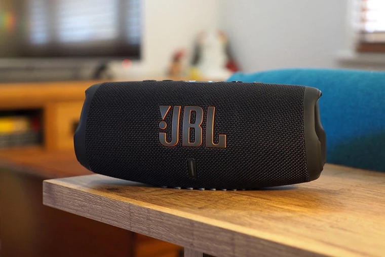 JBL Charge 5 pin 7500mAh, dùng tới 20 giờ