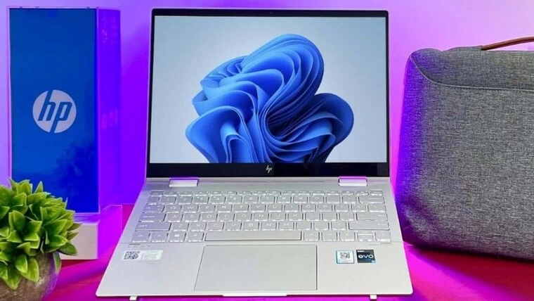 Laptop HP ENVY x360 13-bf0114TU (7C0P0PA) Thiết kế hiện đại 2 trong 1 thiết bị gập màn hình 360 độ, nặng 1.43kg.