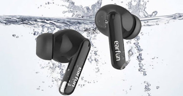 Khả năng chống nước IPX7 chịu độ sâu trong nước 1m.
