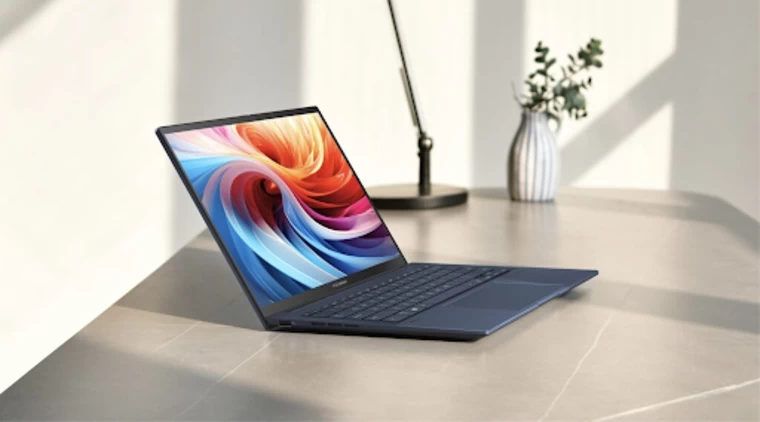 Laptop ASUS Zenbook 14 OLED PP588W Trọng lượng 1.2kg, độ dày 14.9mm, kim loại cao cấp linh hoạt di chuyển làm việc học tập.