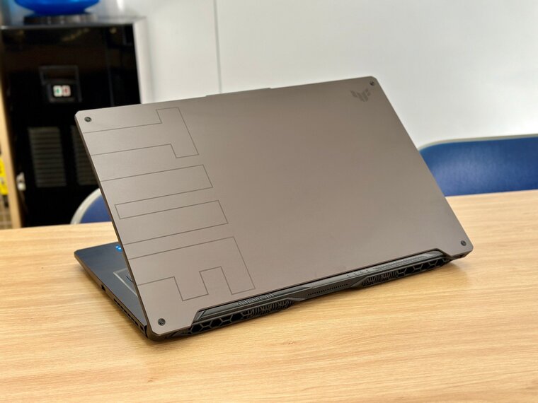 Intel Core i5-11400H, NVIDIA GeForce RTX 3050 4GB GDDR6.