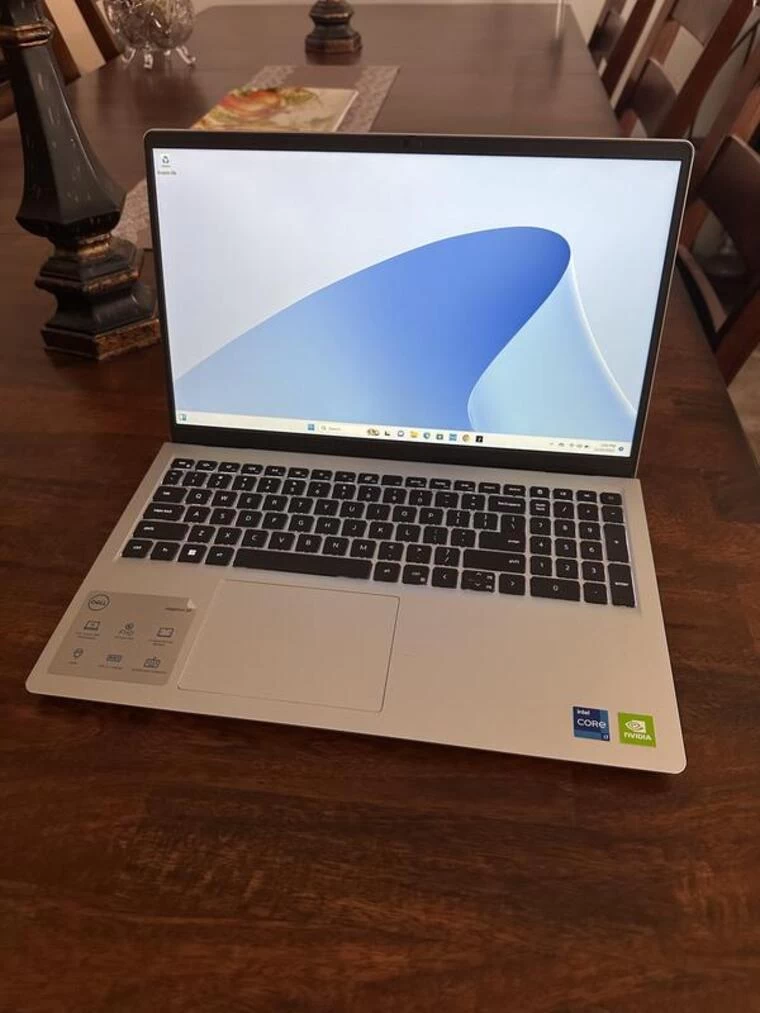 Dell Inspiron 15 3530 Laptop Dell Inspiron 15 3530 (N3530I716W1)