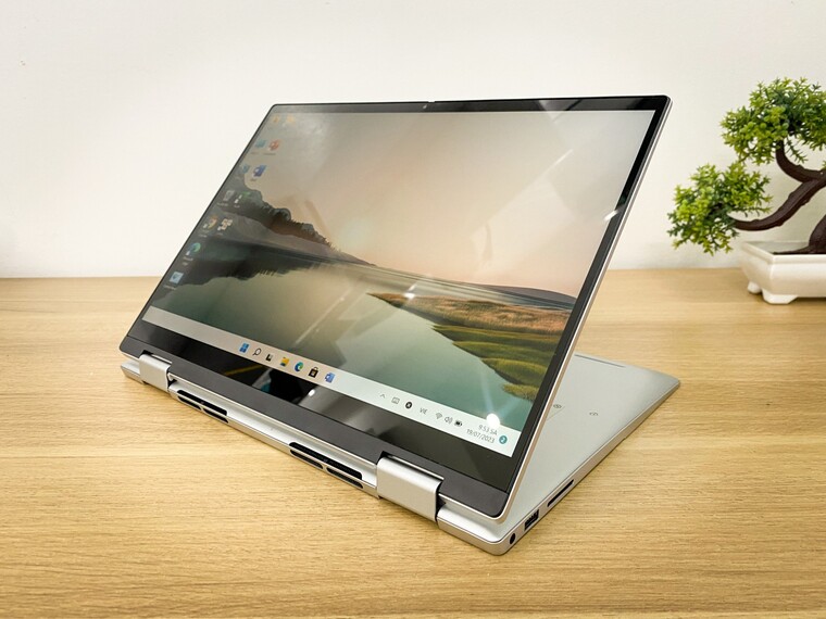 Laptop Dell Inspiron 14 7430 (N7430I58W1) - (i5-1335U/8GB/512GB/Intel Iris Xe/14inch/FHD/Cảm ứng/Windows 11/Office)