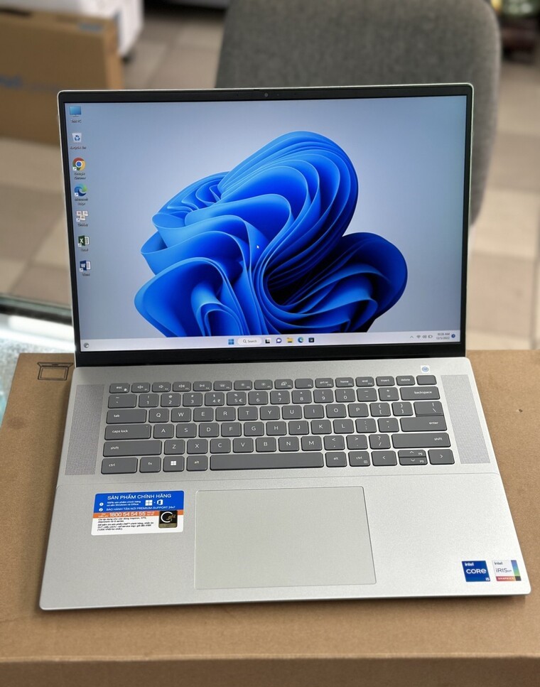 Laptop Dell Inspiron 16 5630 (71020244) - (i5-1335U/8GB/512GB/16inch FHD/Windows 11/Office)