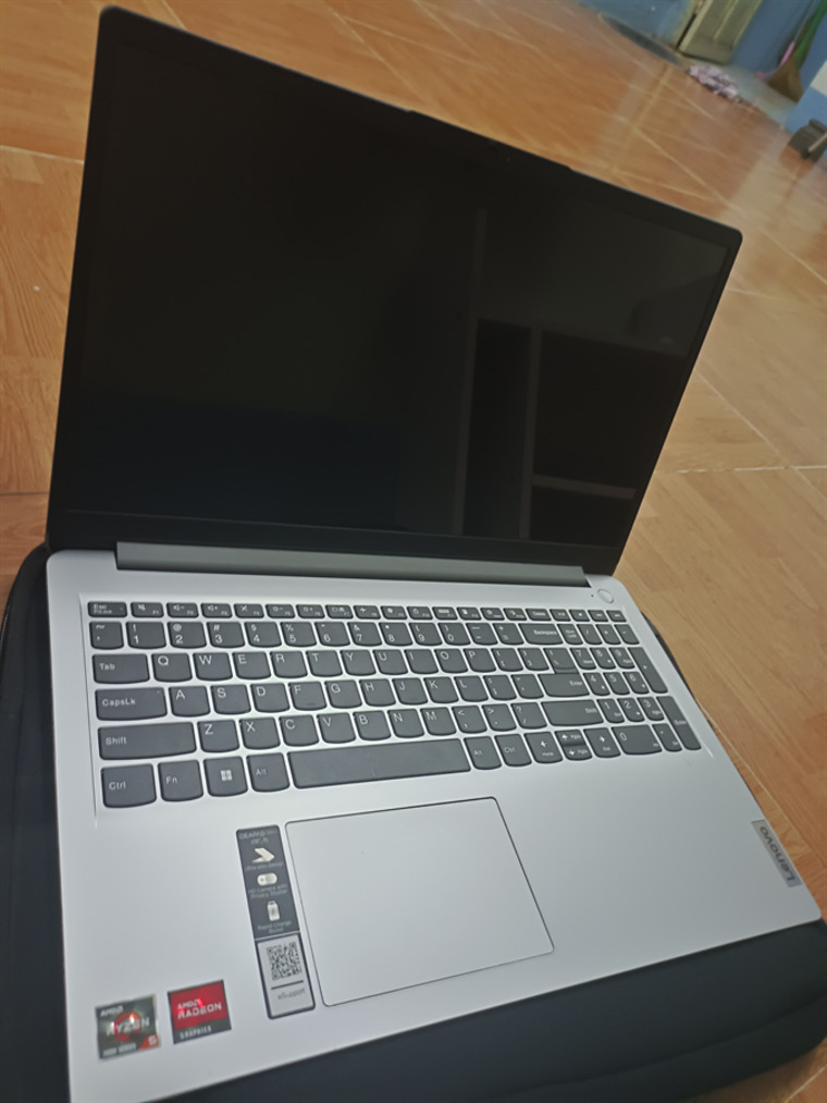 Laptop Lenovo IdeaPad 1 15AMN7 (82VG0022VN) - (Ryzen 5 7520U/8GB/512GB/Radeon 610M/15.6inch FHD/Windows 11)