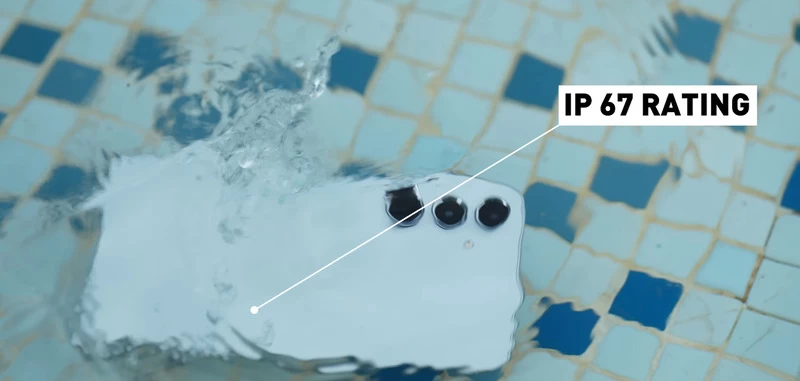 Samsung A55 Tiêu chuẩn kháng nước IP67.