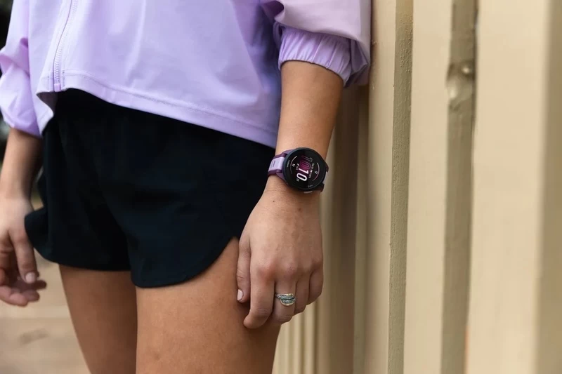 Garmin Forerunner 165 Thiết kế hiện đại, đậm chất thể thao.
