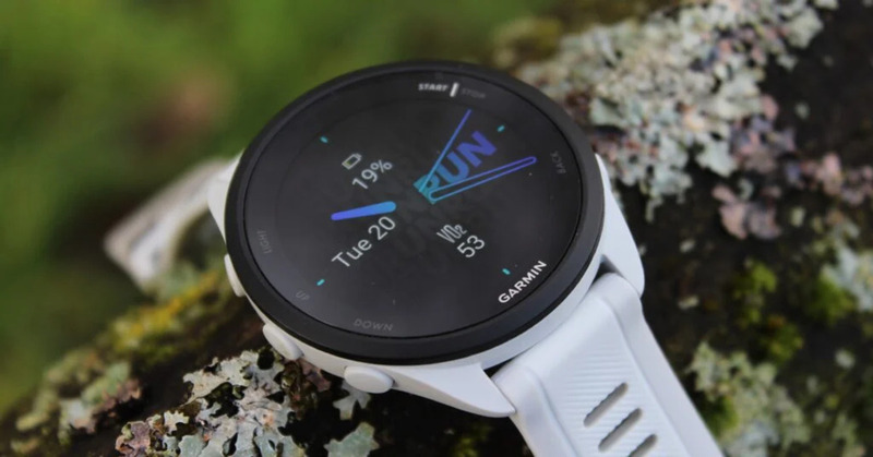 Đồng hồ thông minh Garmin Forerunner 165 Music.
