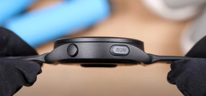 Garmin Forerunner 165 Music Thiết kế hiện đại, gọn nhẹ, linh hoạt 43 x 43 x 11.6 mm.