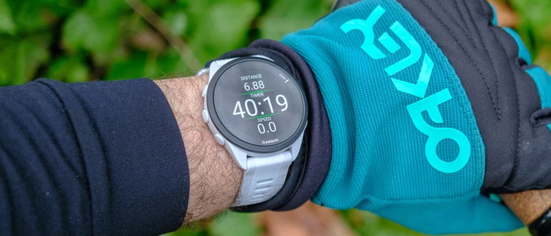 Garmin Forerunner 165 Music Sản phẩm đa năng cho phân khúc người dùng tầm trung.