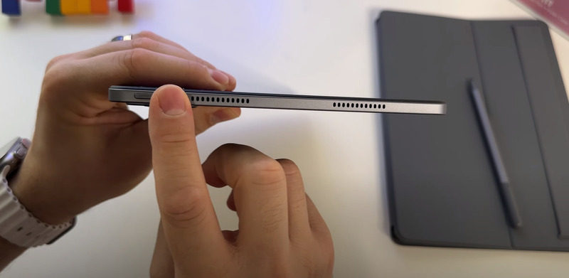 Bluetooth v5.1, Wi-Fi 11ac 1x1 cùng với cổng USB-C.