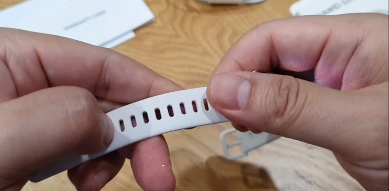 Huawei Band 9 Dây đeo thoáng mát chắc chắn, thân thiện.