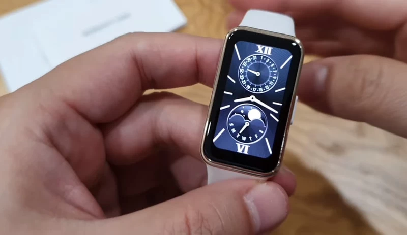 Huawei Band 9 Mặt đồng hồ tinh tế sang trọng.