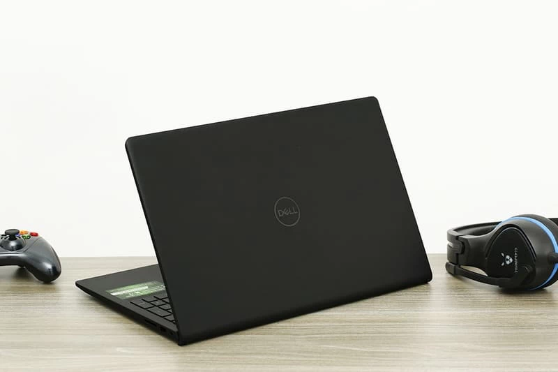 Dell Inspiron 15 3530 N5I5791W1 Bàn phím và touchpad mang đến trải nghiệm thoải mái và mượt mà