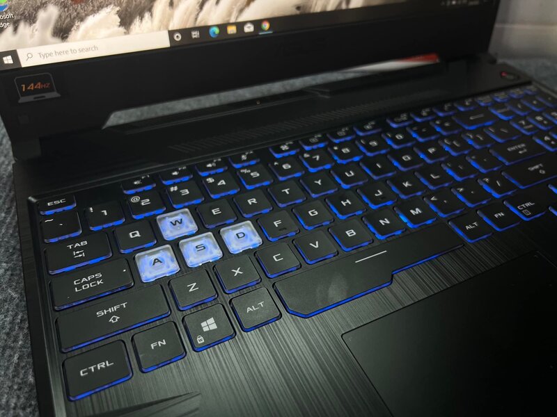 Dung lượng RAM 8GB và ổ cứng 512GB 