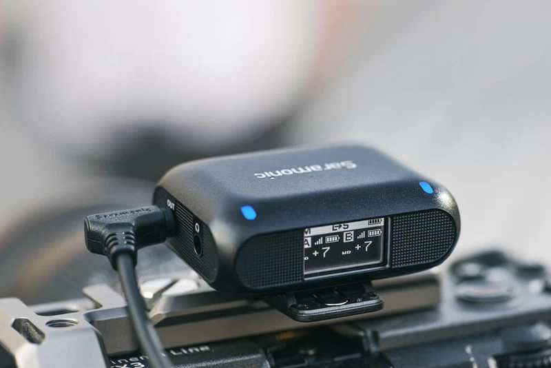 SARAMONIC BLINK500B2+ Khả năng lọc tiếng ồn chủ động dễ loại bỏ âm thanh xung quanh ngoài trời.