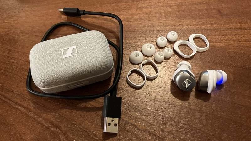 Sennheiser Momentum True Wireless 4 Phụ kiện đầy đủ của sản phẩm.