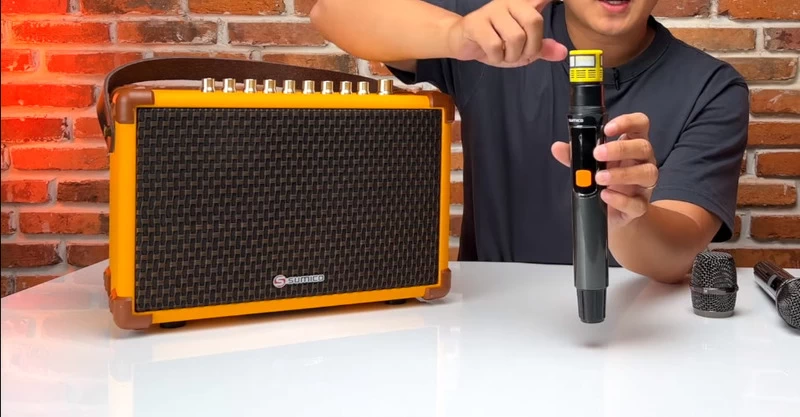 Loa Sumico Bella 42 100W Loa Sumico Bella 42 100W (Kèm 2 Mic) có nhiều tiện ích và tính năng thông minh