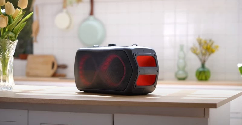 Monster Musicbox Go 80W Loa Monster Music Go 80W cùng đèn LED đa sắc