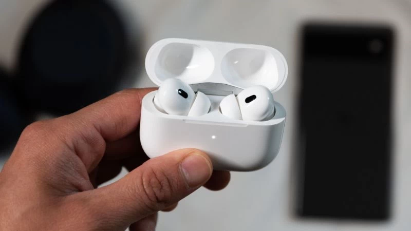 Với dòng AirPods 2, AirPods 3 các tính năng âm thanh có thể ít hơn so với AirPods Pro 2 và AirPods Pro Với dòng AirPods 2, AirPods 3 các tính năng âm thanh có thể ít hơn so với AirPods Pro 2 và AirPods Pro
