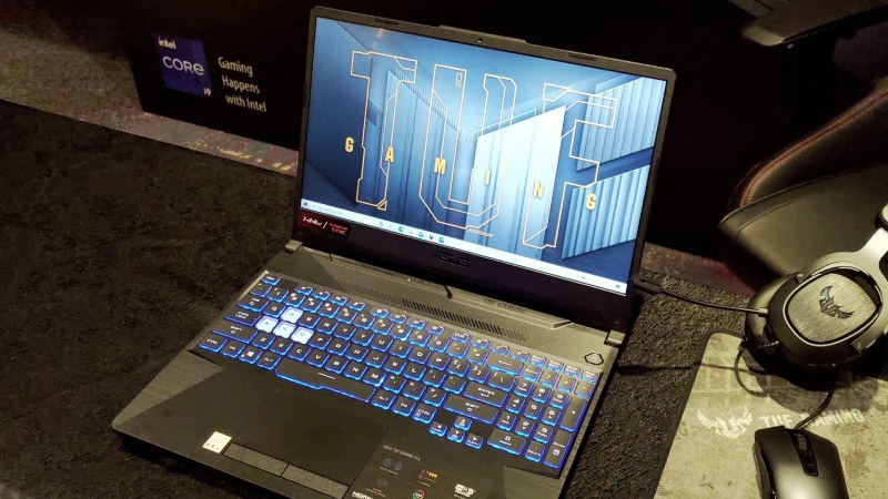 Màn hình 15.6 inch Full HD, tần số quét 144Hz cho chất lượng hiển thị khi giải trí cực đã.
