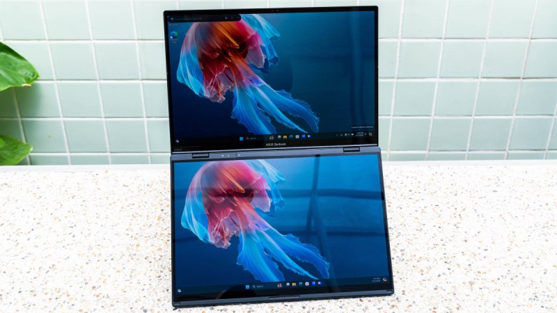 Laptop ASUS Zenbook DUO đầy đủ cổng kết nối hiện đại và tiện nghi.