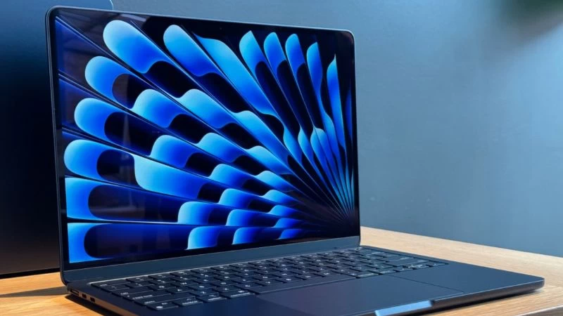 MacBook Air M3 15inch (16GB/512GB). MacBook Air M3 15inch (16GB/512GB).