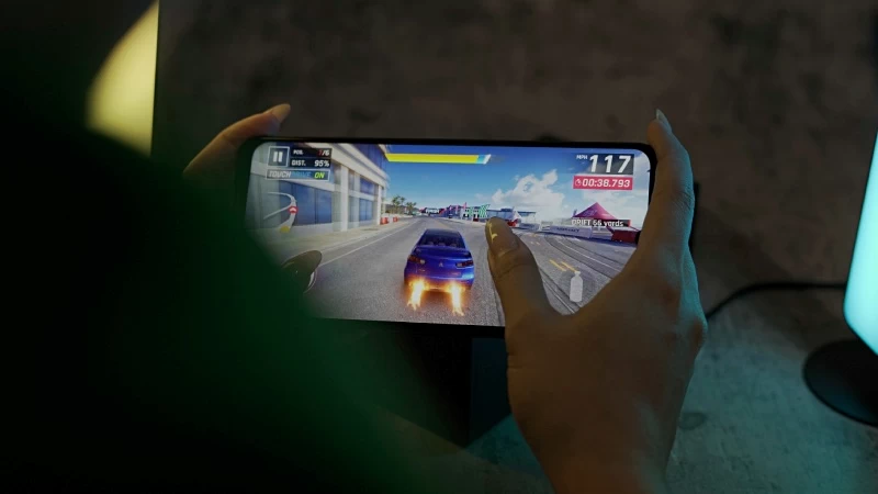 Kích thước màn hình 6.72 inch 120HZ mượt mà. Kích thước màn hình 6.72 inch 120HZ mượt mà.