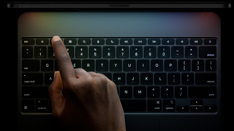 Magic Keyboard trải nghiệm gõ phím nhạy, mượt.
