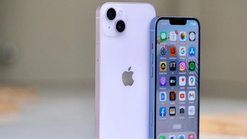 Cả 2 dòng máy iPhone 14 và 14 Plus thuộc iPhone 14 đều sở hữu cụm camera thiết kế chéo Cả 2 dòng máy iPhone 14 và 14 Plus thuộc iPhone 14 đều sở hữu cụm camera thiết kế chéo