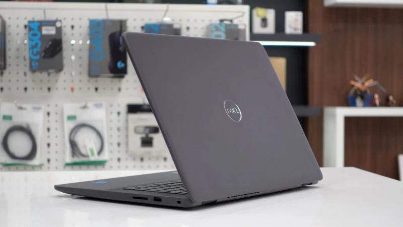 Dell Vostro là một trong những dòng sản phẩm nổi trội và nhận được nhiều sự quan tâm Dell Vostro là một trong những dòng sản phẩm nổi trội và nhận được nhiều sự quan tâm