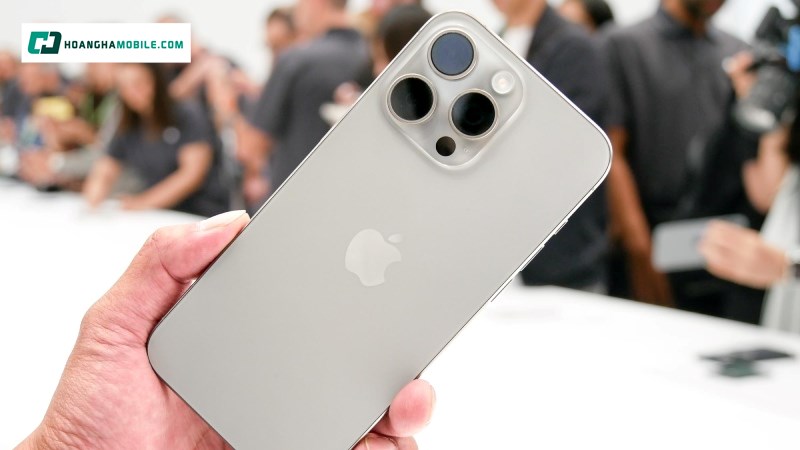 Apple đã tạo nên những chiếc điện thoại iPhone 15 Pro và Pro Max với khung viền làm từ titan thay vì thép không gỉ Apple đã tạo nên những chiếc điện thoại iPhone 15 Pro và Pro Max với khung viền làm từ titan thay vì thép không gỉ