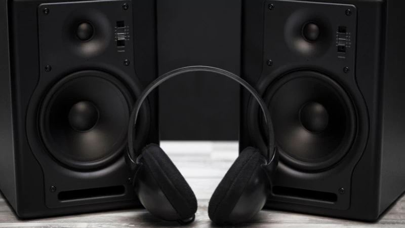 Thiết bị âm thanh bao gồm những loại thiết bị được thiết kế để ghi lại, phát lại, xử lý hoặc tăng cường âm thanh Thiết bị âm thanh bao gồm những loại thiết bị được thiết kế để ghi lại, phát lại, xử lý hoặc tăng cường âm thanh