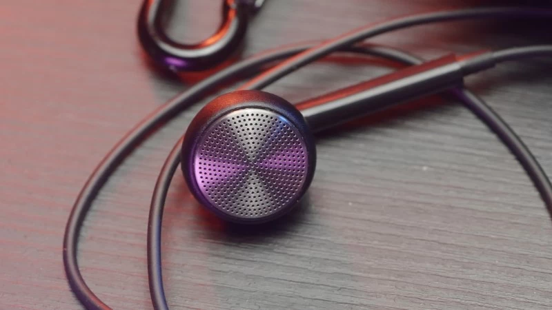 Tai nghe có dây giá rẻ là thiết bị âm thanh với trải nghiệm nghe cơ bản Tai nghe có dây giá rẻ là thiết bị âm thanh với trải nghiệm nghe cơ bản