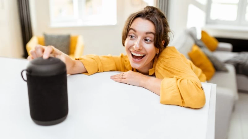 Các thiết bị âm thanh (loa, tai nghe, micro,...) đã trở thành một phần không thể thiếu trong đời sống hiện đại Các thiết bị âm thanh (loa, tai nghe, micro,...) đã trở thành một phần không thể thiếu trong đời sống hiện đại