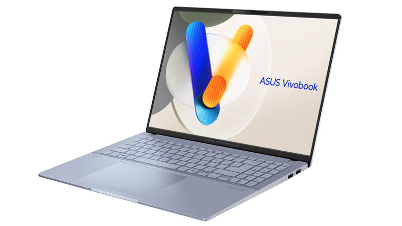 Bàn phím với đèn RGB độc đáo cùng trackpad lớn.