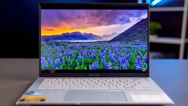 Ở dòng laptop Zenbook, ASUS trang bị cấu hình có phần vượt trội hơn với bộ vi xử lý hiện đại Ở dòng laptop Zenbook, ASUS trang bị cấu hình có phần vượt trội hơn với bộ vi xử lý hiện đại