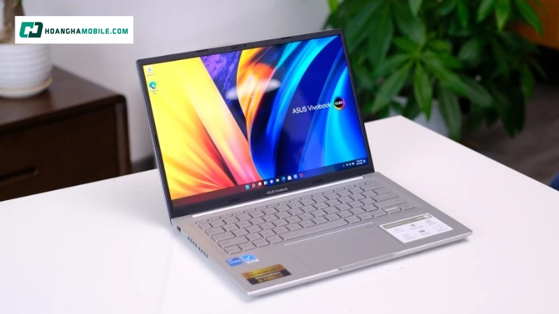 ASUS Vivobook (cùng với Vivobook S) là dòng laptop phổ thông được nhiều học sinh, sinh viên và nhân viên văn phòng lựa chọn ASUS Vivobook (cùng với Vivobook S) là dòng laptop phổ thông được nhiều học sinh, sinh viên và nhân viên văn phòng lựa chọn