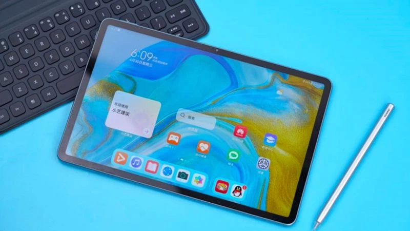 Cùng với tai nghe thì máy tính bảng Huawei cũng là sản phẩm được nhiều người dùng quan tâm Cùng với tai nghe thì máy tính bảng Huawei cũng là sản phẩm được nhiều người dùng quan tâm